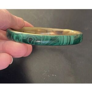 VINTAGE STACKABLE ESTATE BRASS & INLAID GREEN MALACHITE BANGLE BRACELET 9.5”